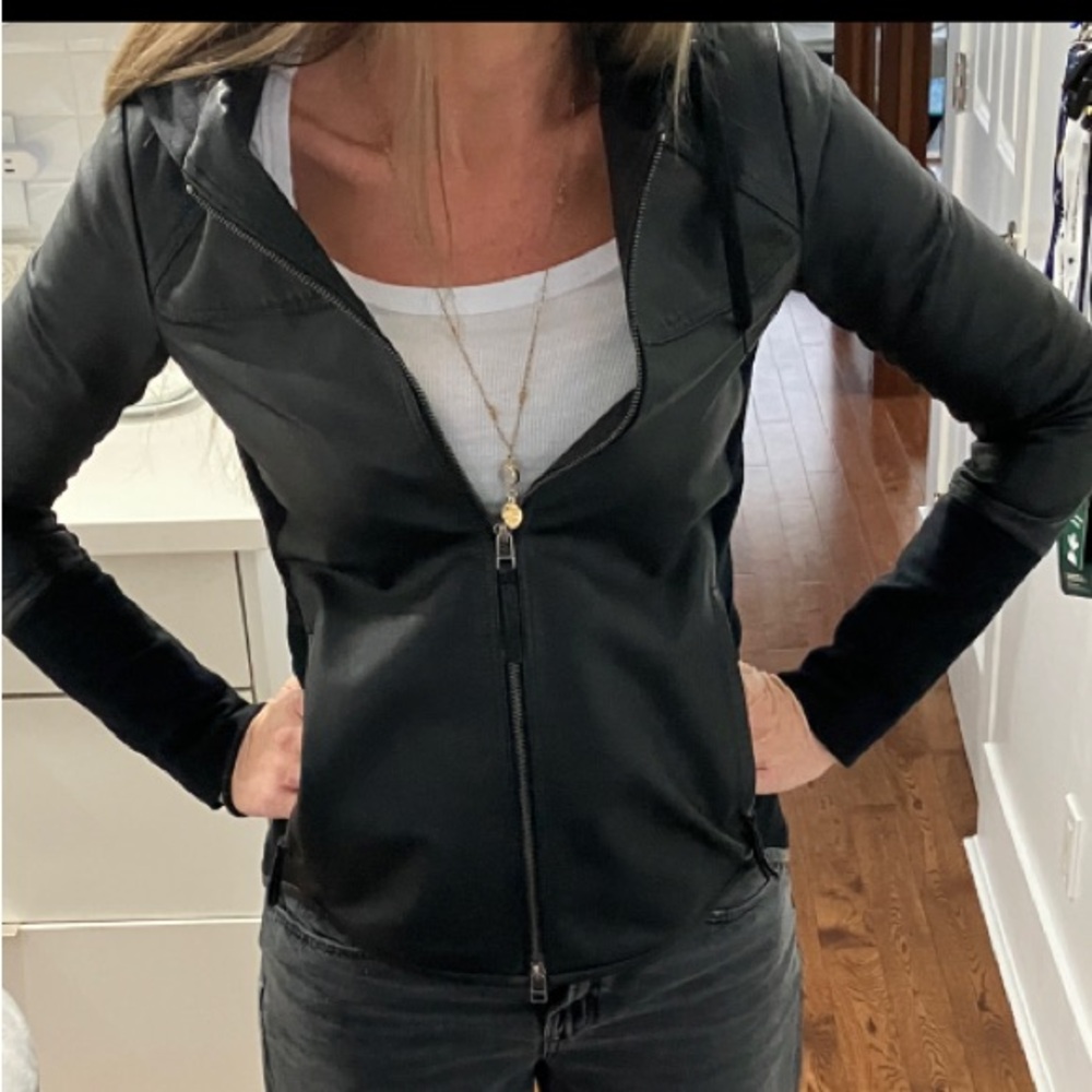 Danier 2 XS Black Leather Hooded Jacket with stretch back